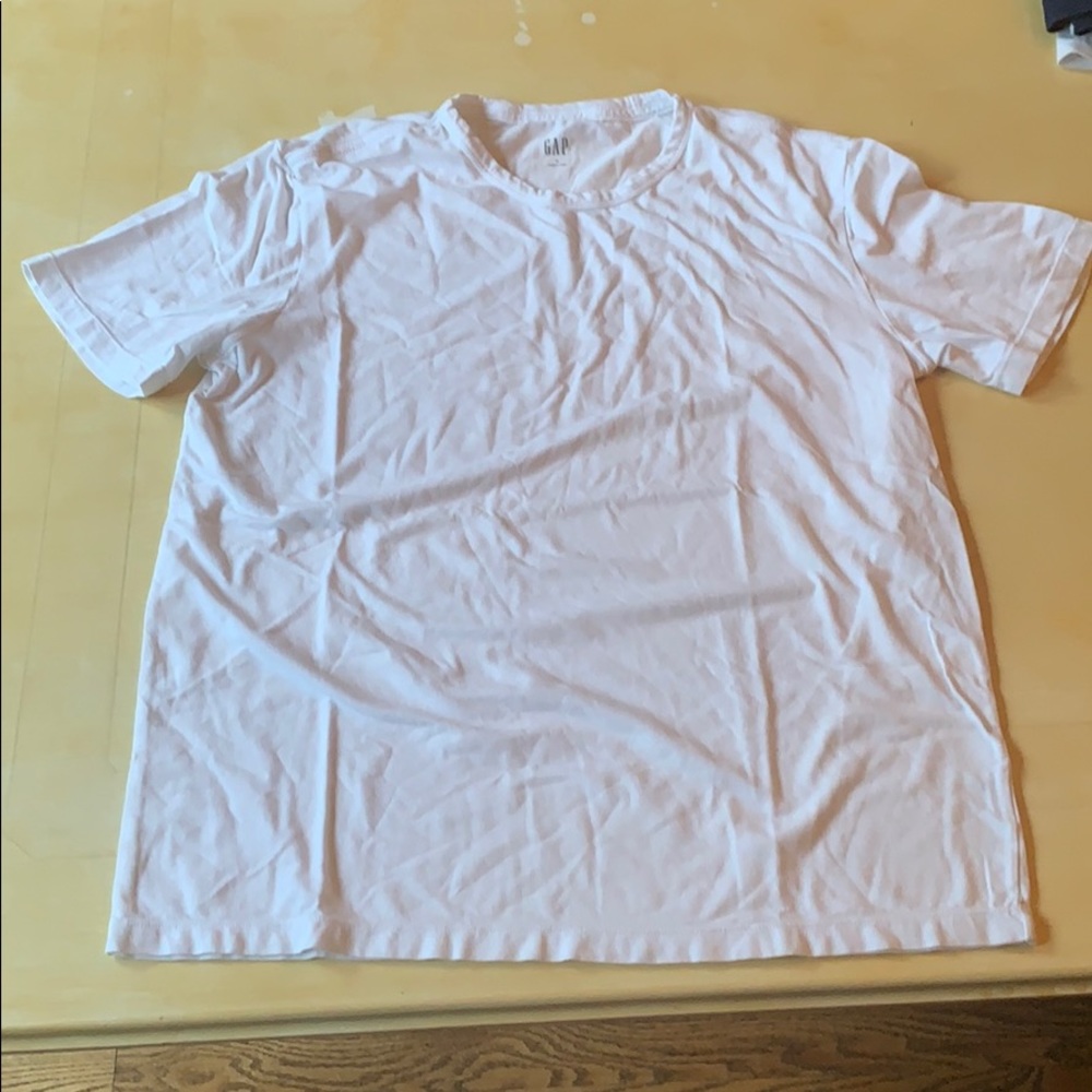 GAP Men’s White Tee